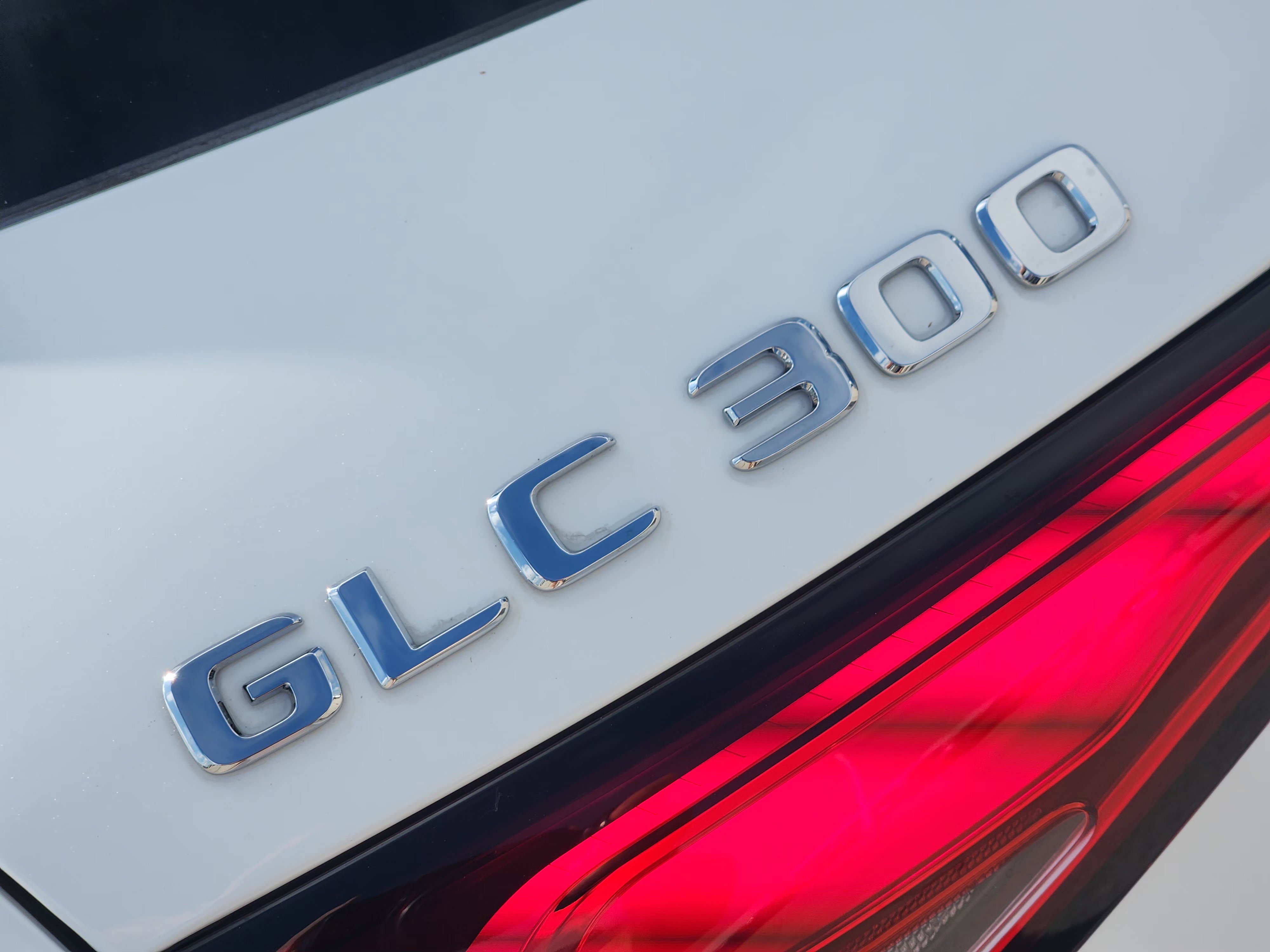 Used 2025 Mercedes-Benz GLC 300 image 12