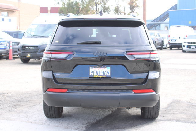 Used 2023 Jeep Grand Cherokee L Laredo RWD image 4