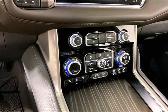 Used 2024 GMC Yukon Denali w/ Advanced Technology Package AWD/4WD image 12