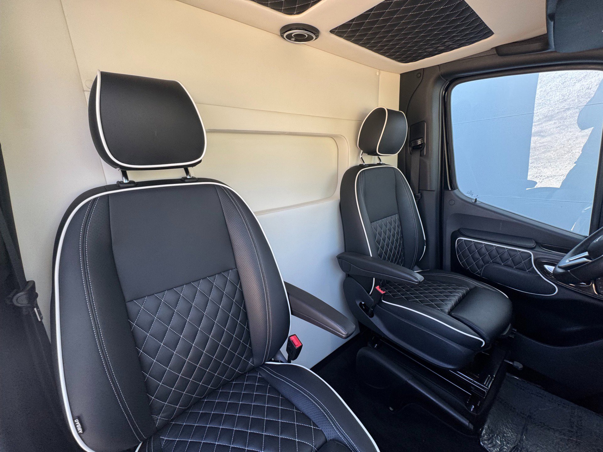 Used 2024 Mercedes-Benz Sprinter 3500 image 29