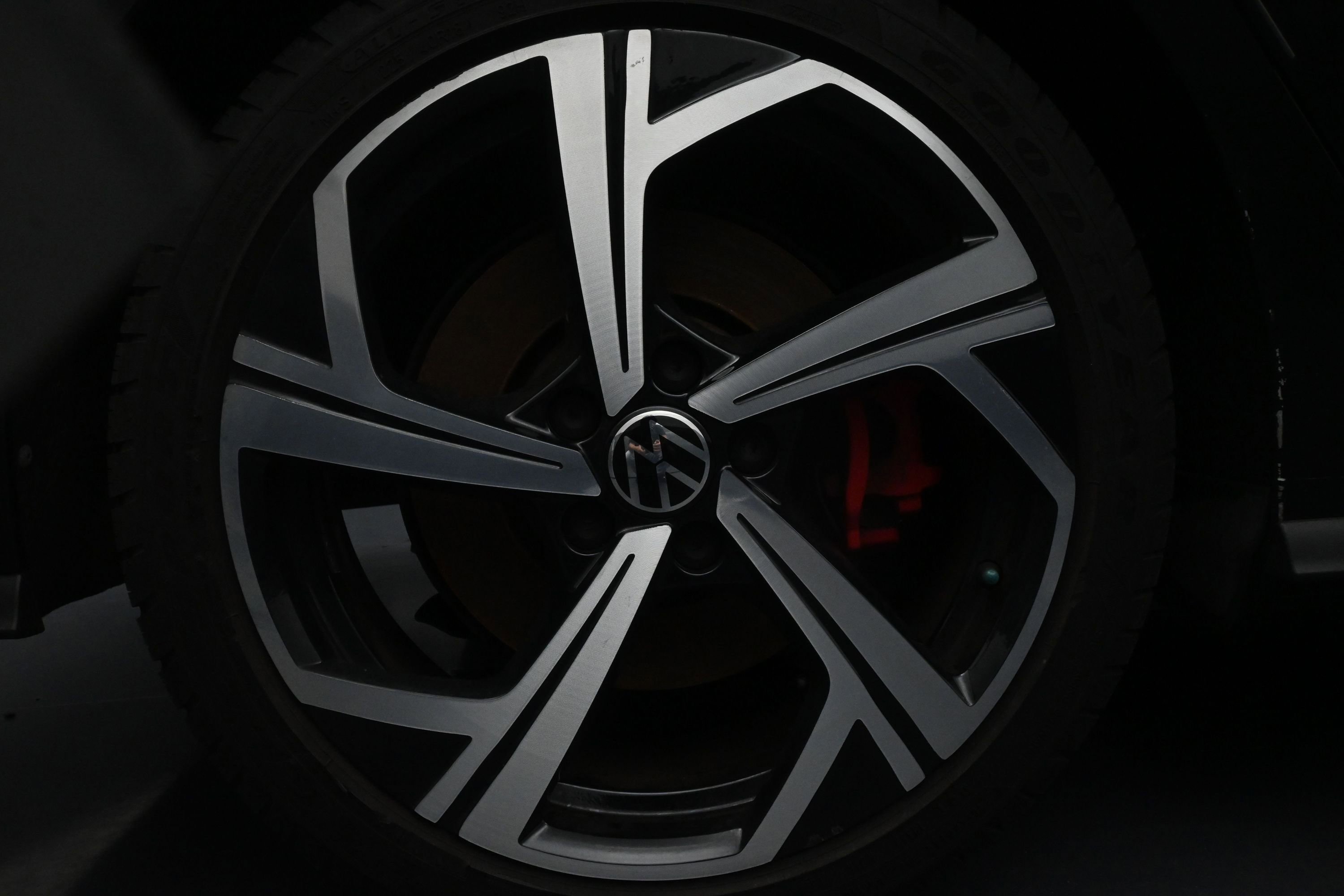 Used 2024 Volkswagen GTI SE FWD image 10