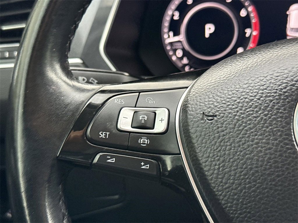 Used 2019 Volkswagen Tiguan SEL image 35