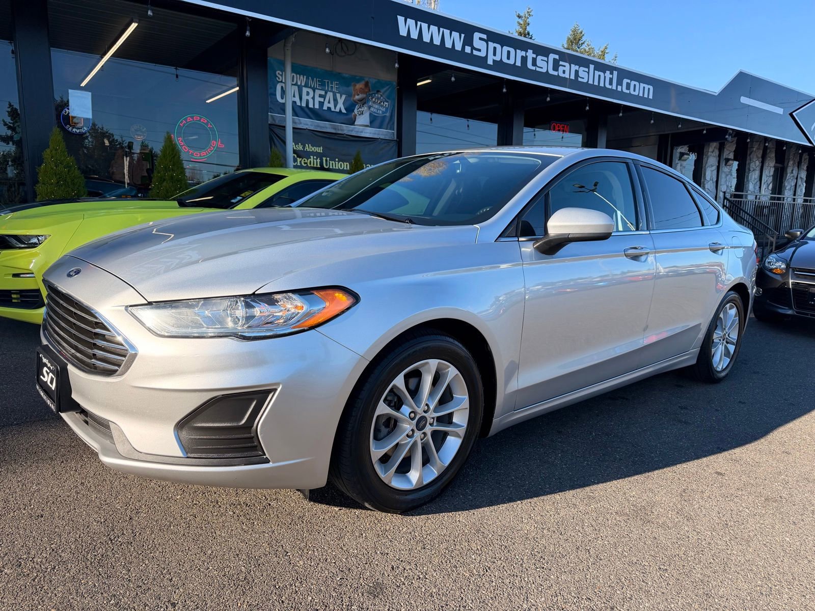 Used 2019 Ford Fusion SE image 2