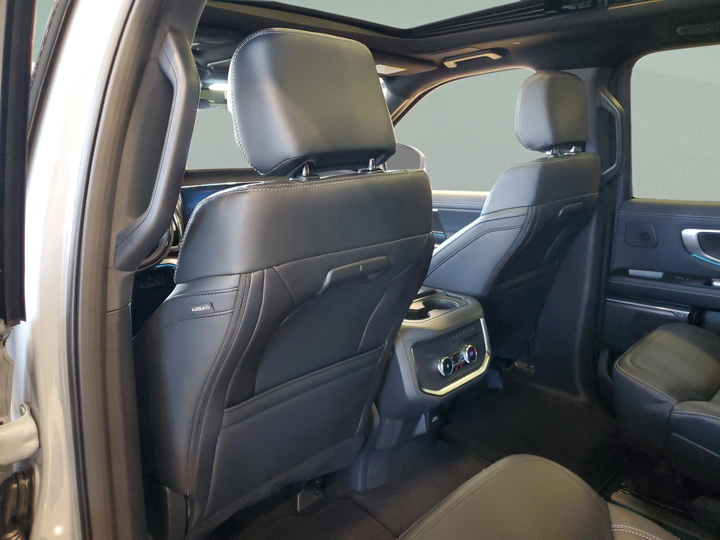 New 2025 Ford Expedition Platinum w/ Stealth Performance Package image 25