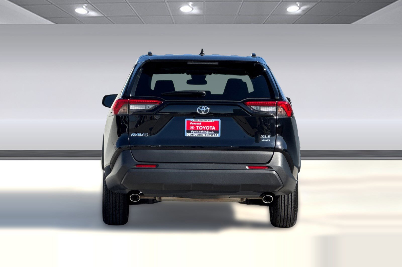 Used 2025 Toyota RAV4 XLE w/ Convenience Package image 8