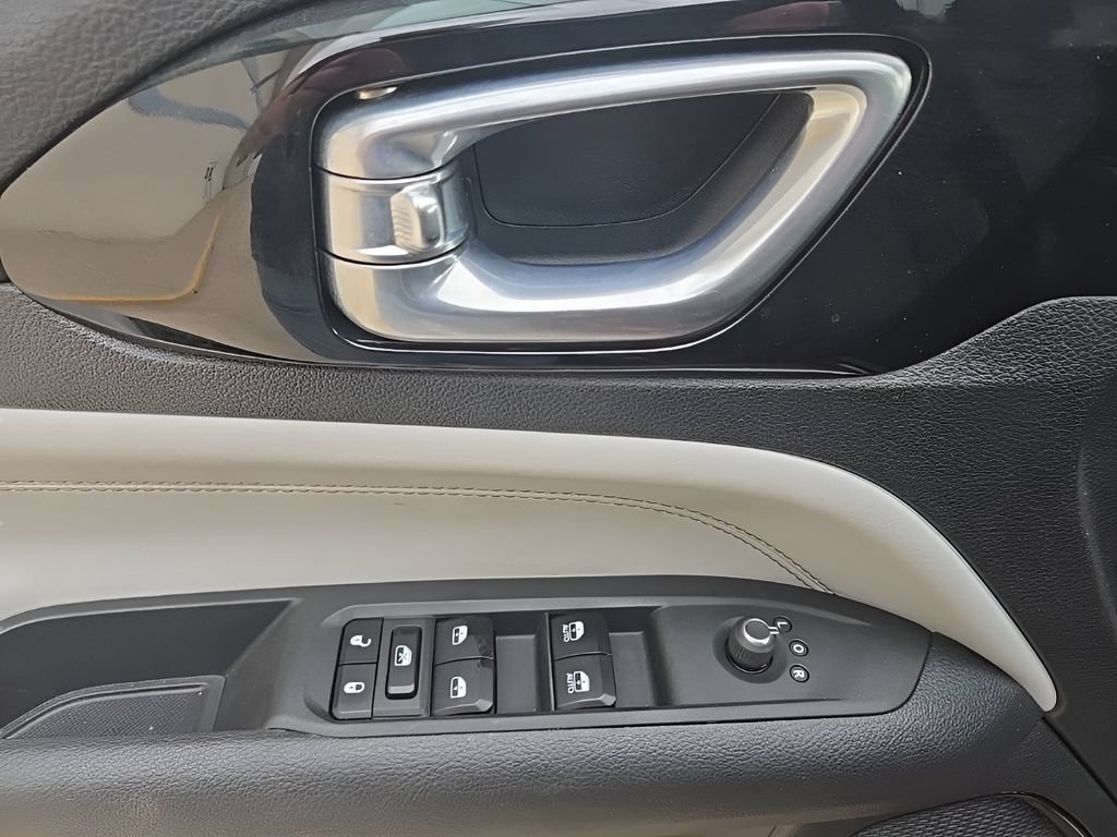 Used 2022 Jeep Compass Limited AWD/4WD image 11