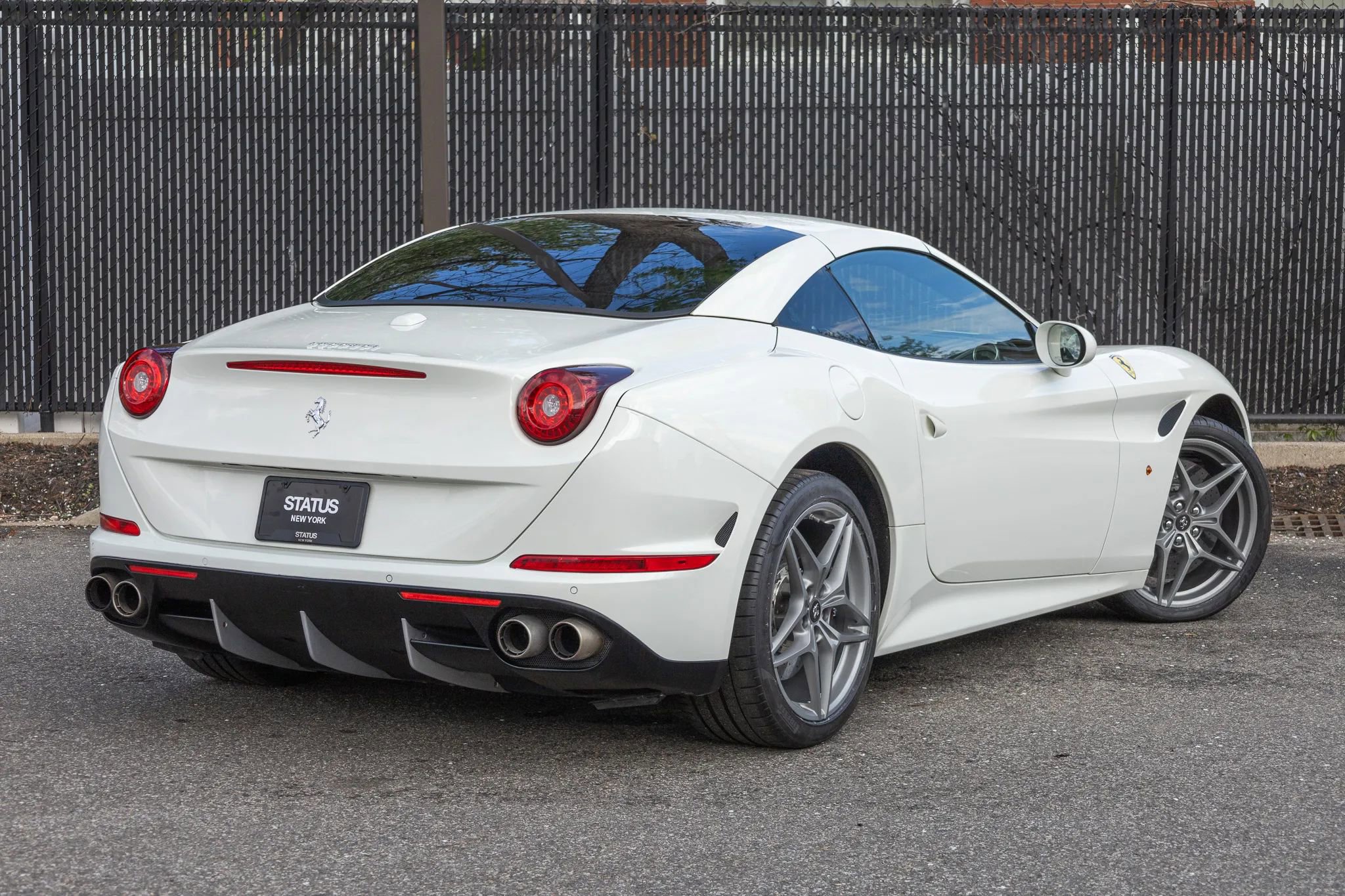 Used 2016 Ferrari California T RWD image 41
