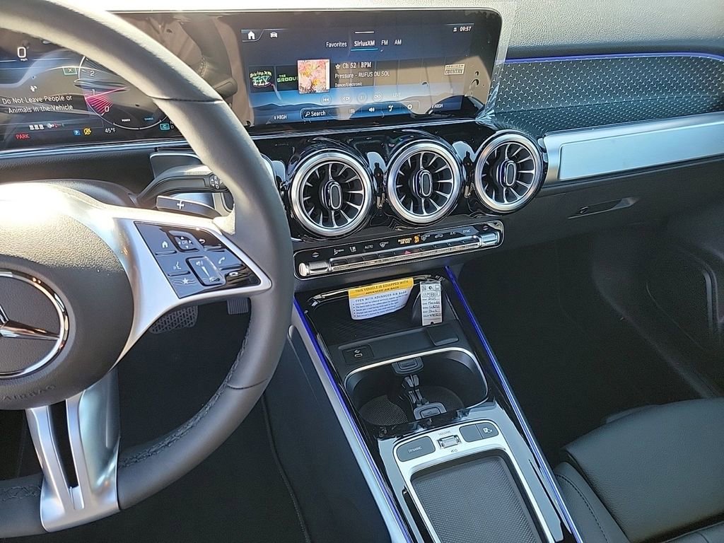 New 2025 Mercedes-Benz GLB 250 4MATIC image 17