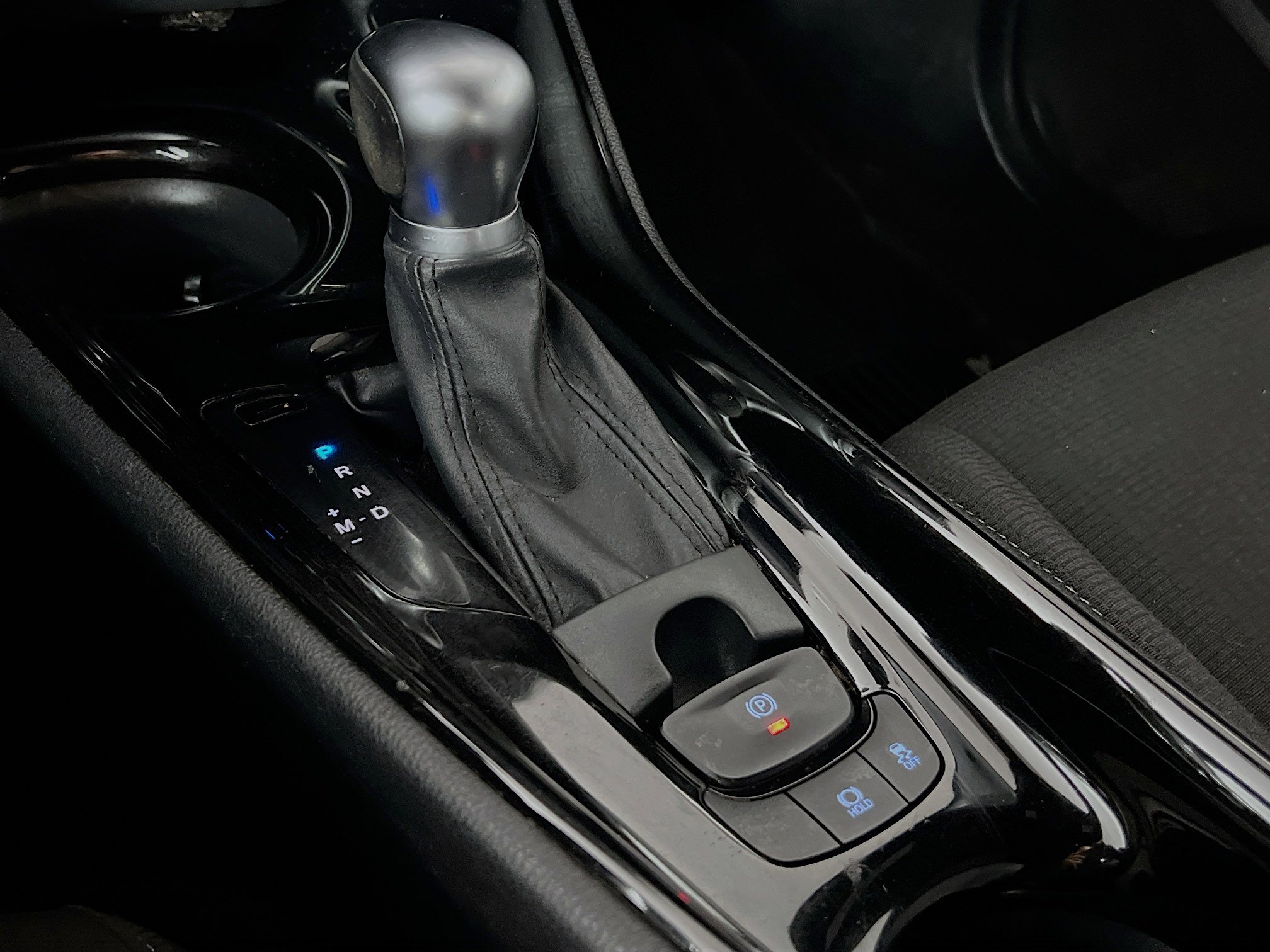 Used 2019 Toyota C-HR XLE FWD image 17