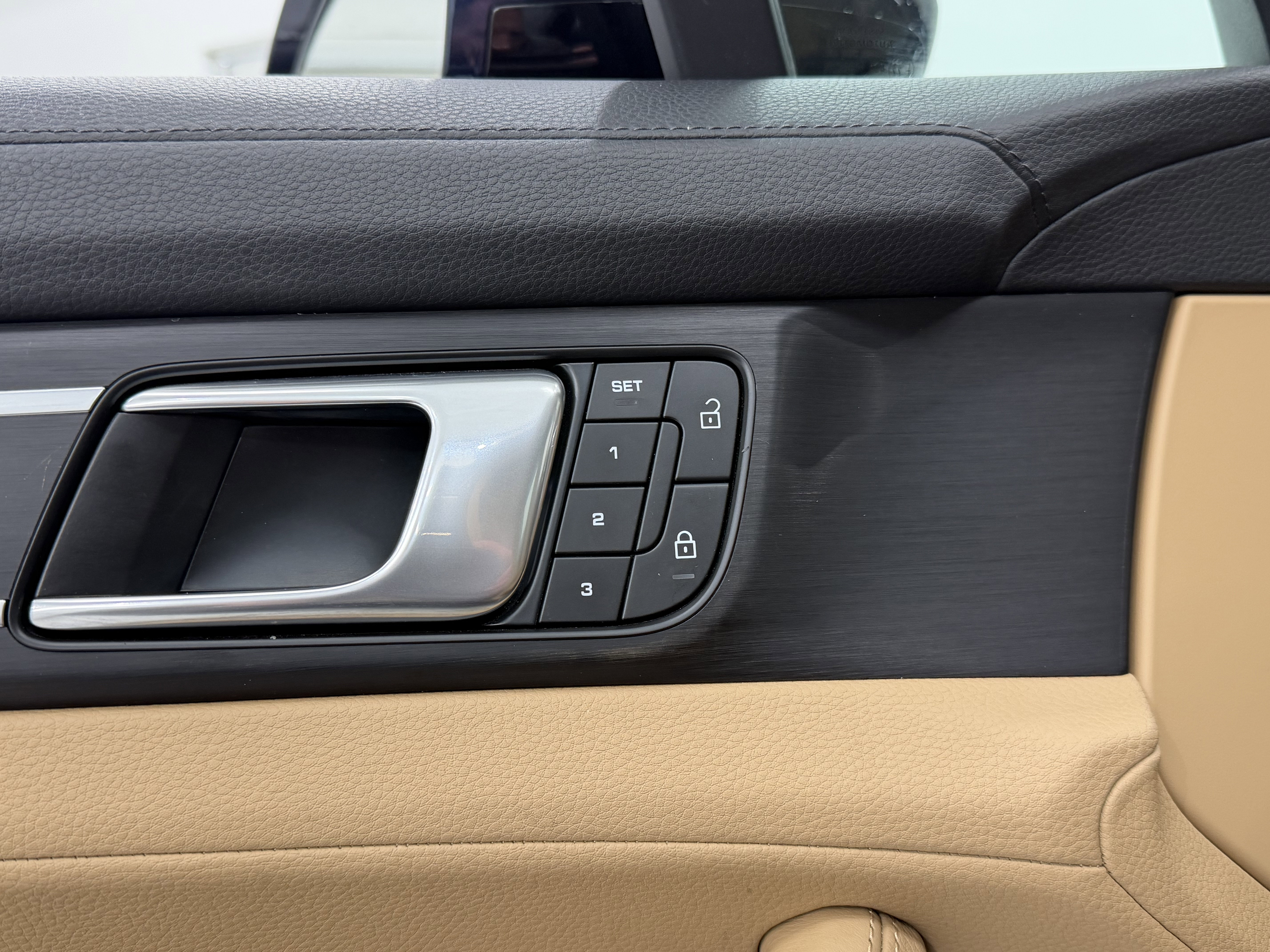 Certified 2023 Porsche Panamera 4 Platinum Edition image 29