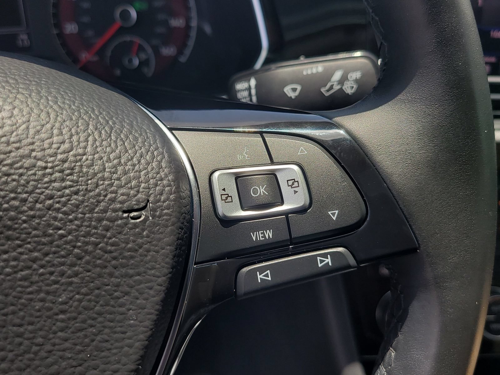Used 2019 Volkswagen Jetta SE w/ Cold Weather Package FWD image 29