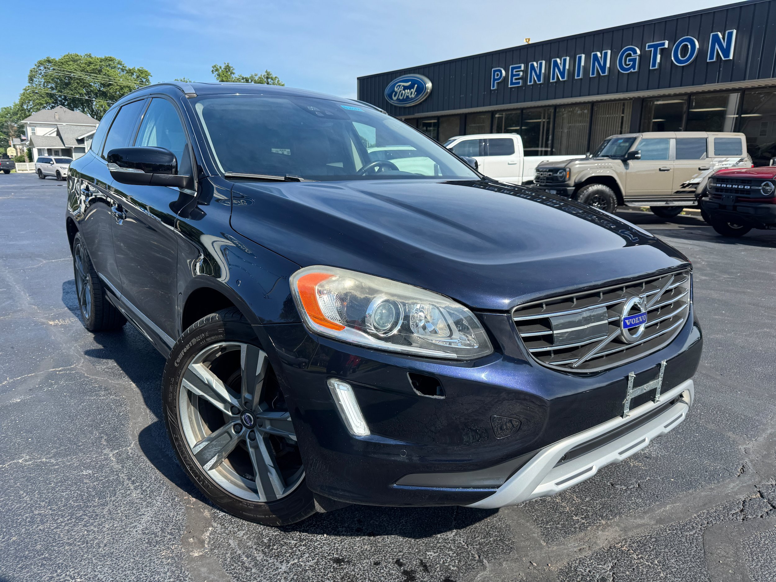 Used 2017 Volvo XC60 T6 Dynamic w/ Advanced Package