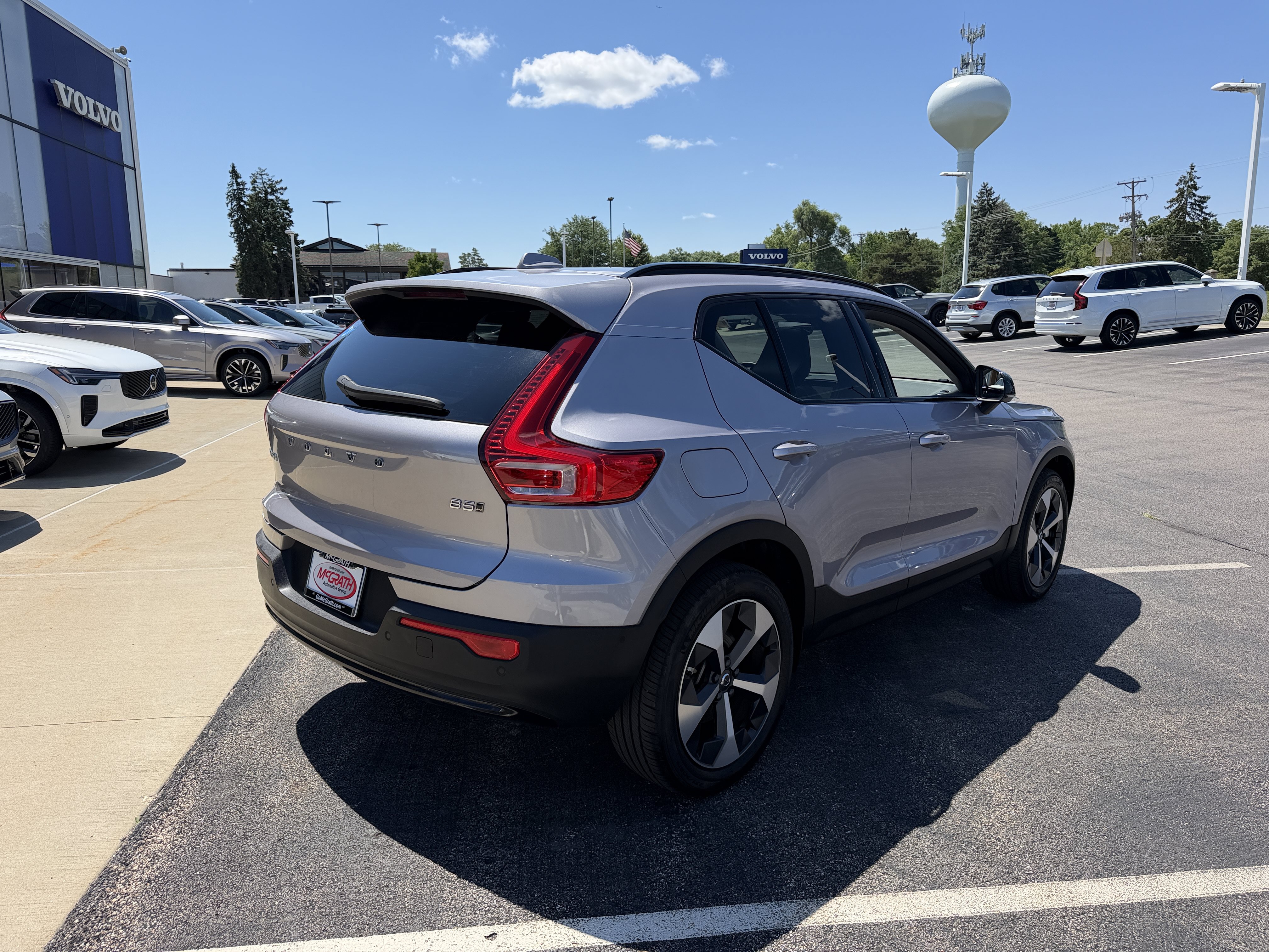 Used 2026 Volvo XC40 B5 Plus AWD/4WD image 4