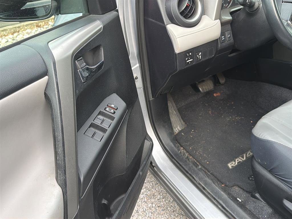 Used 2016 Toyota RAV4 XLE image 54