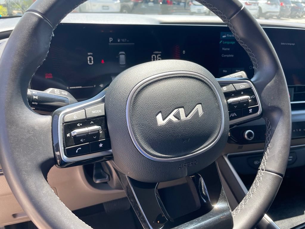 Certified 2025 Kia Carnival FWD image 13