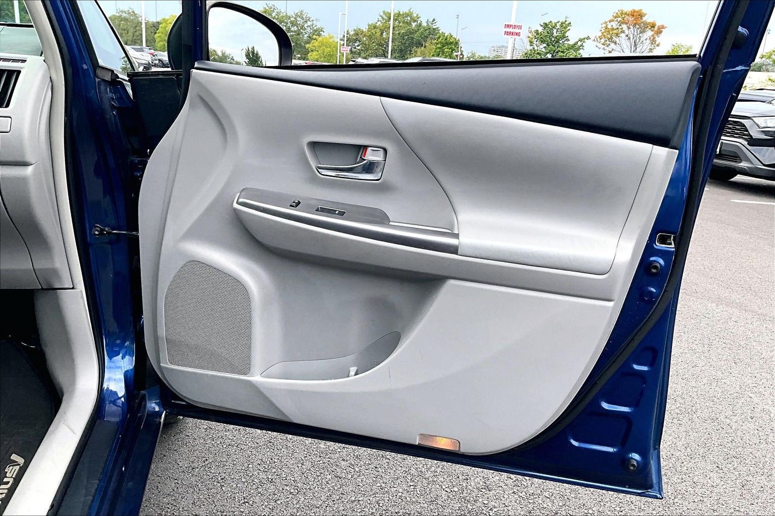 Used 2015 Toyota Prius V Four FWD image 21