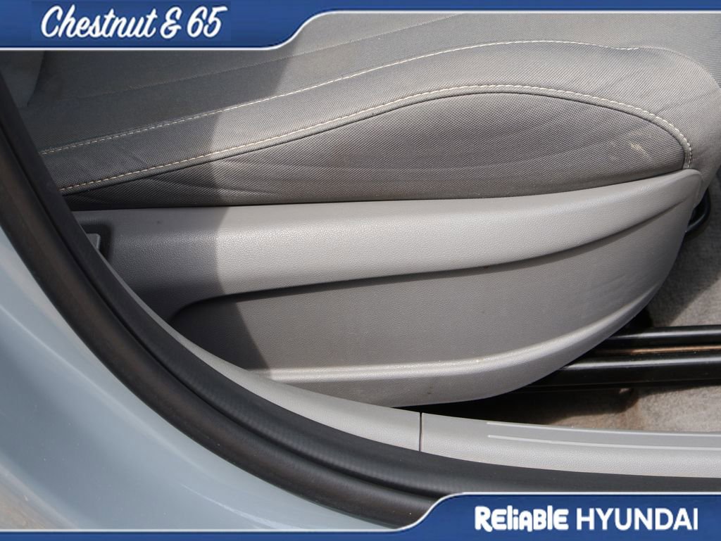 Used 2022 Hyundai Elantra SEL image 11