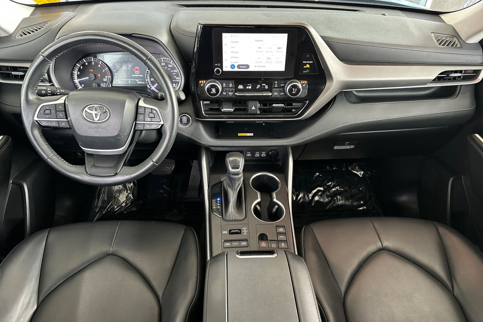 Used 2023 Toyota Highlander XLE AWD/4WD image 15