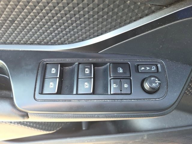 Used 2018 Toyota C-HR XLE FWD image 18