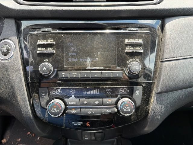 Used 2017 Nissan Rogue SV w/ Midnight Edition FWD image 19