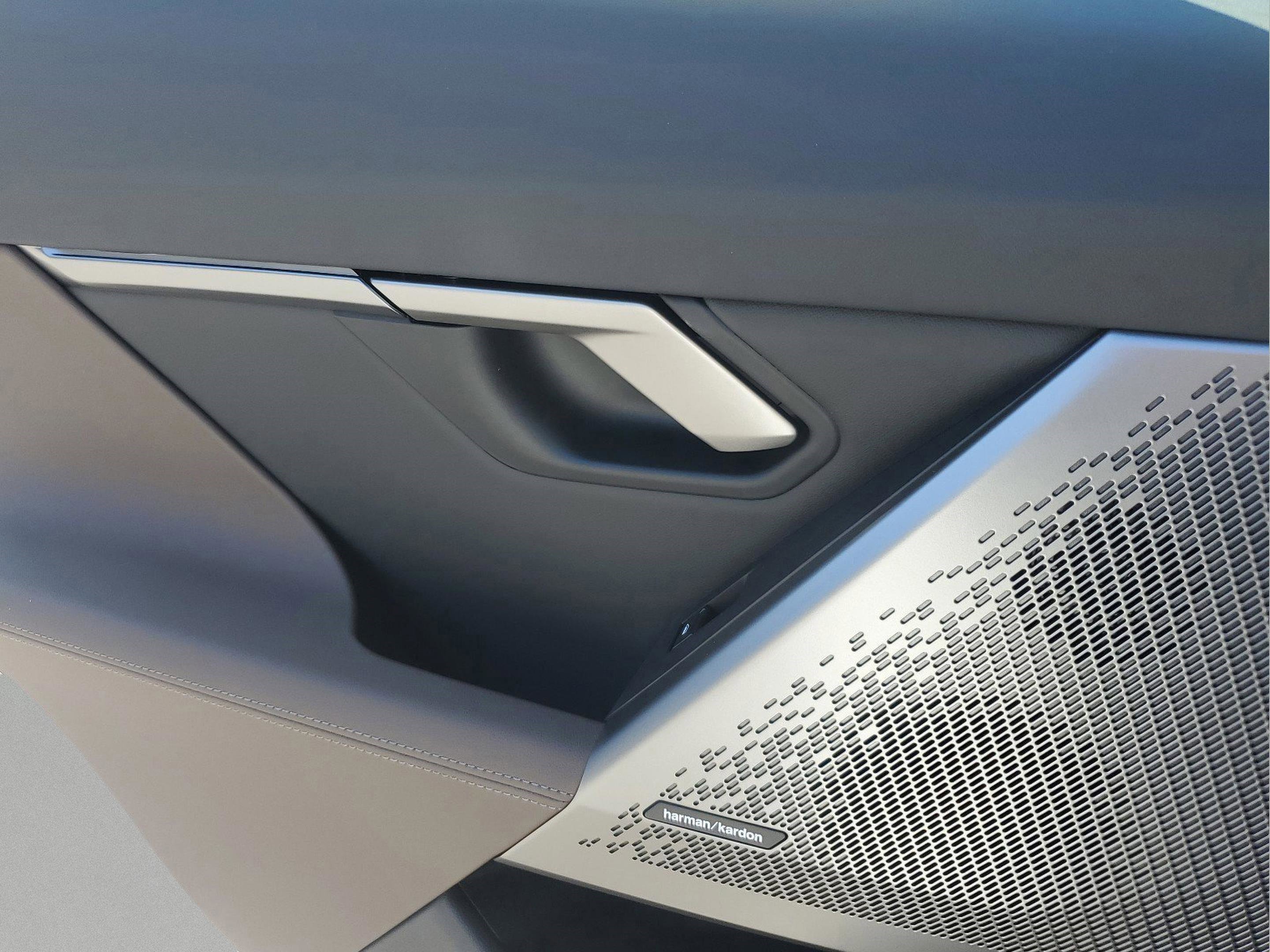 Used 2025 BMW i5 eDrive40i w/ Premium Package image 17