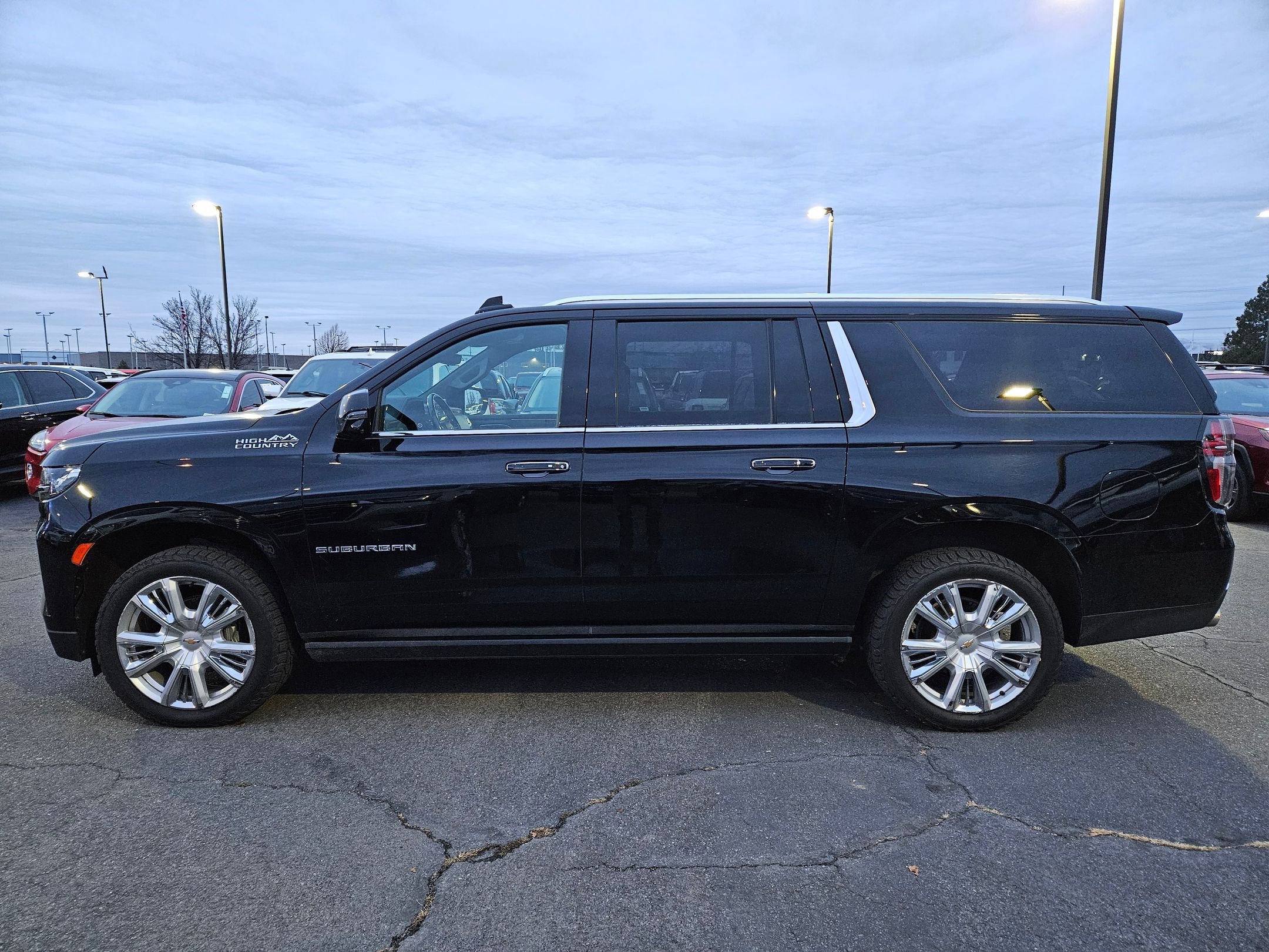 Used 2021 Chevrolet Suburban High Country w/ Premium Package image 9