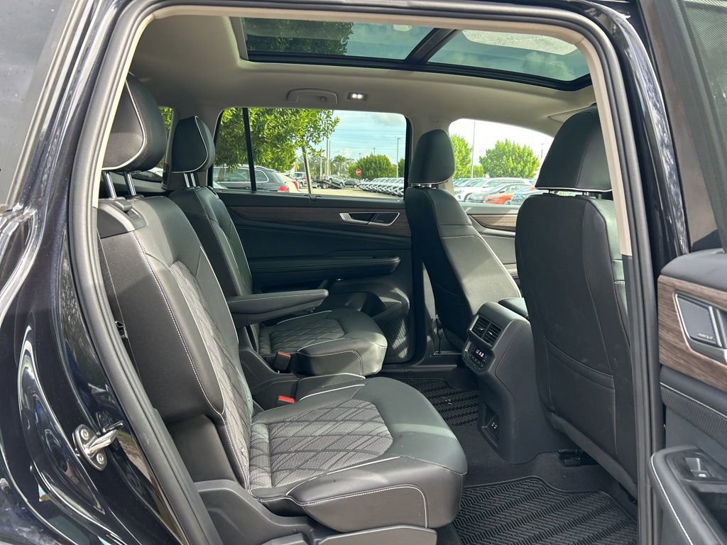 Used 2025 Volkswagen Atlas SEL Premium R-Line image 47