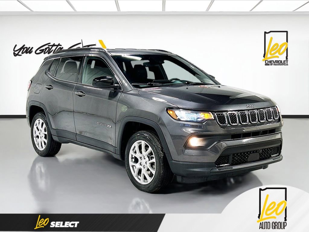 Used 2023 Jeep Compass Latitude image 3
