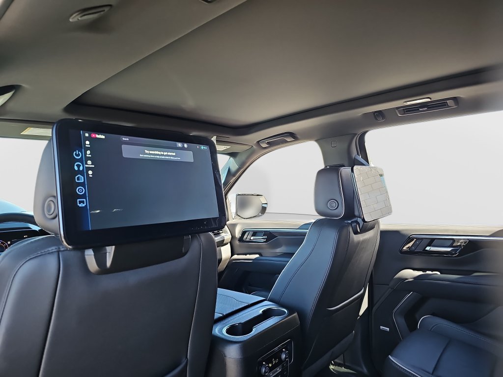 Used 2025 Chevrolet Suburban Premier AWD/4WD image 19