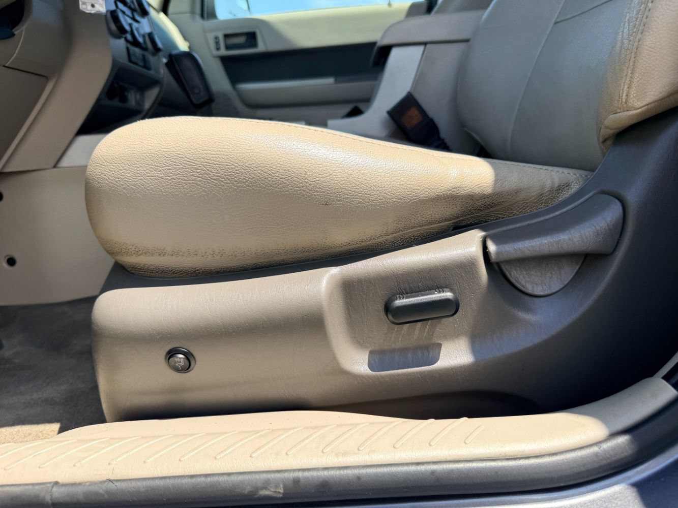 Used 2010 Ford Escape XLT FWD image 17