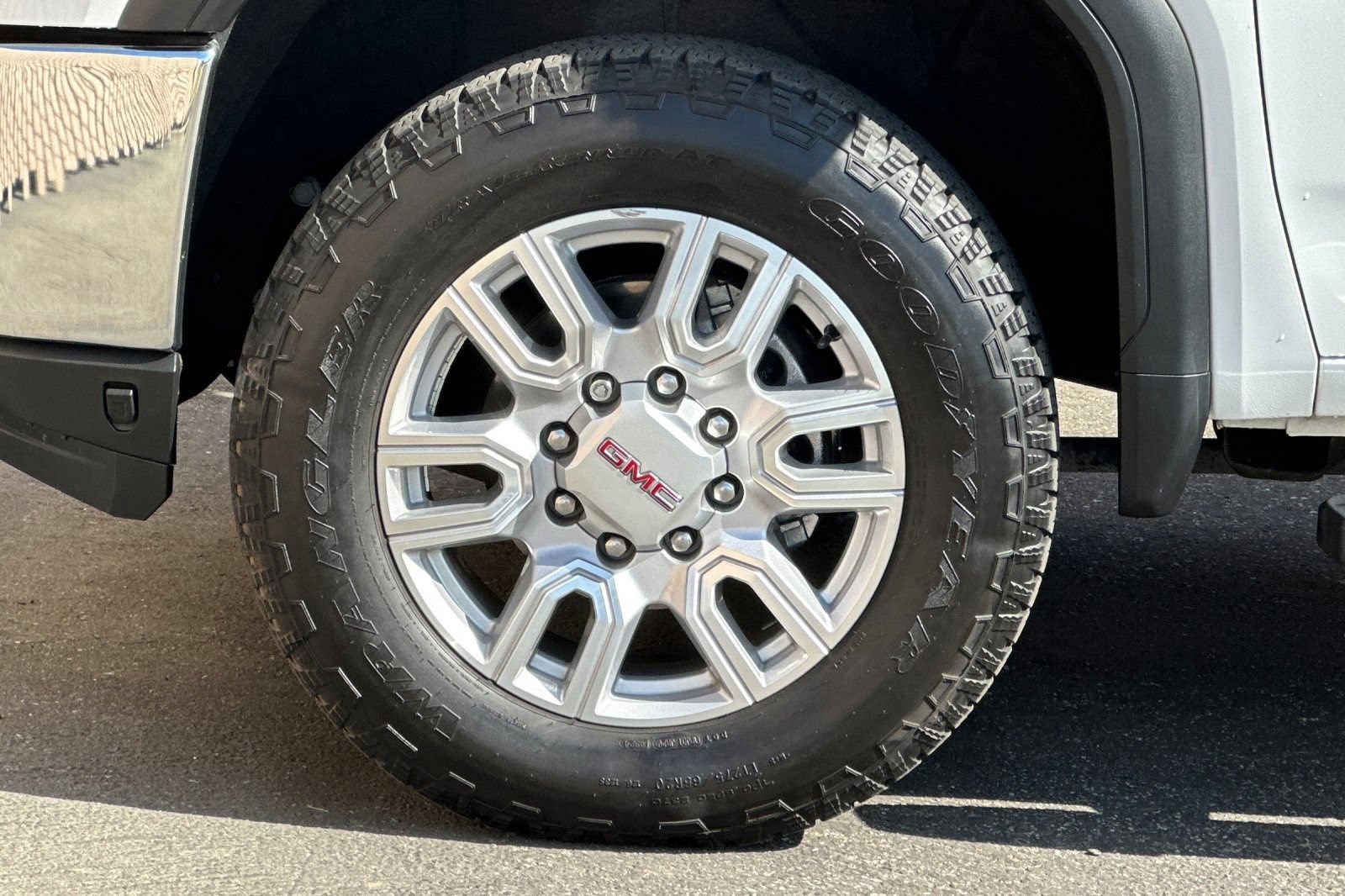 Used 2021 GMC Sierra 2500 SLT w/ SLT Preferred Package AWD/4WD image 26