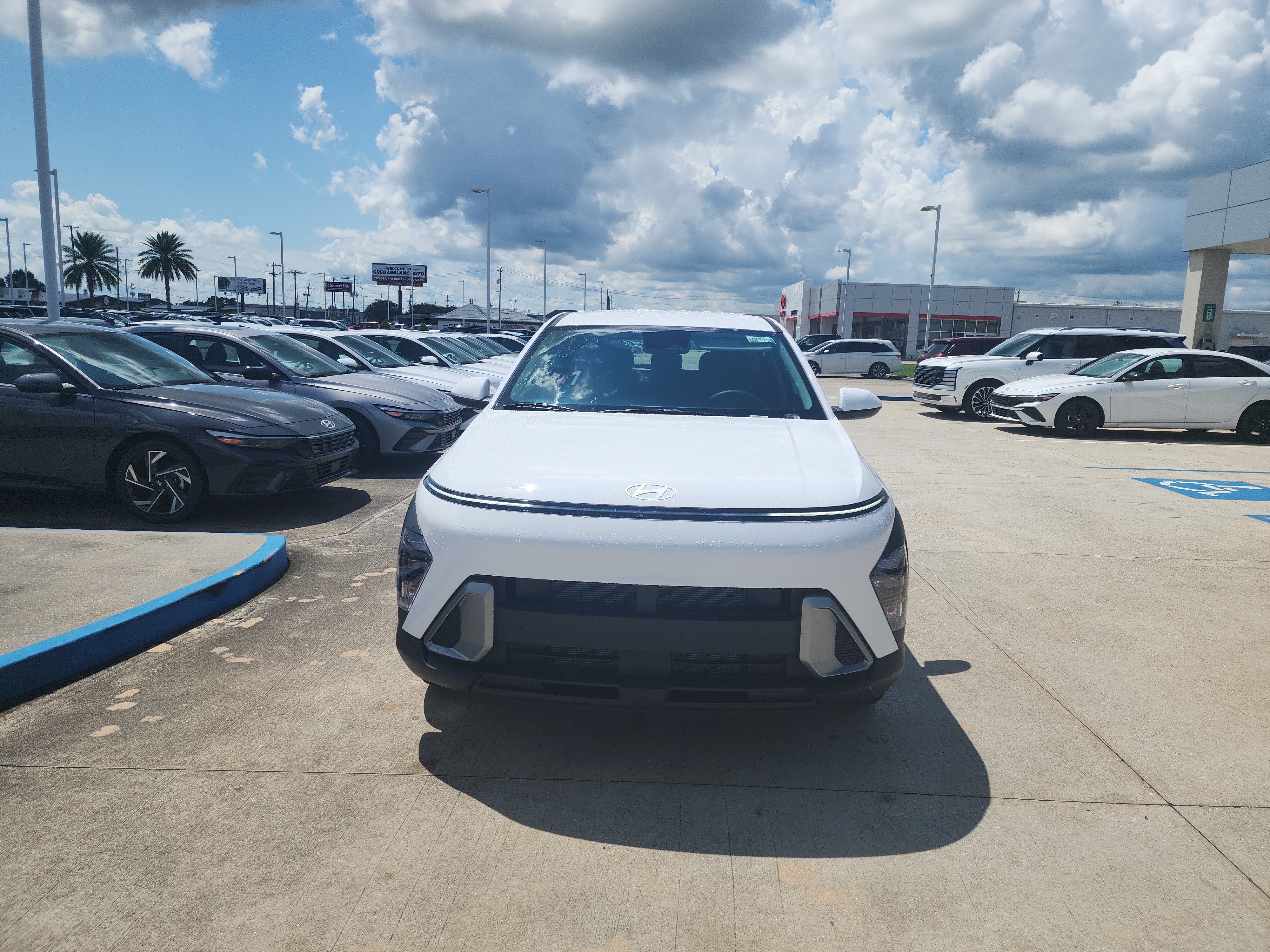 New 2027 Hyundai Kona SE FWD image 2