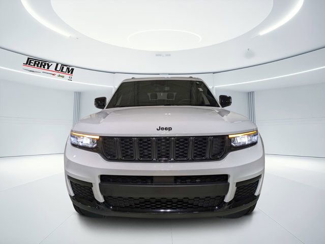 Used 2023 Jeep Grand Cherokee L Laredo RWD image 8