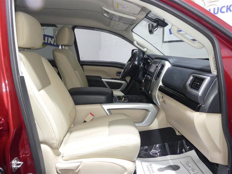 Used 2017 Nissan Titan SV AWD/4WD image 21