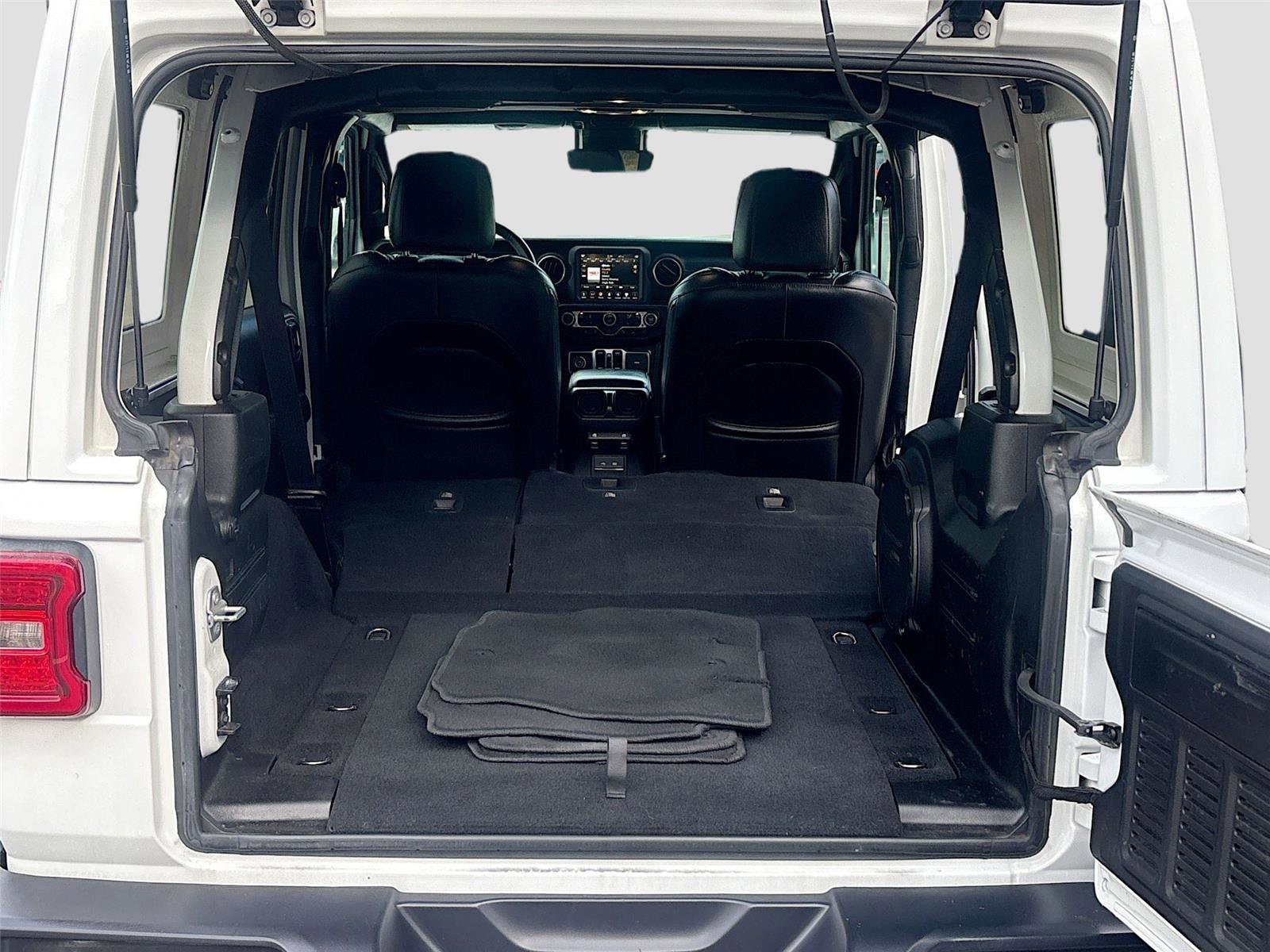 Used 2019 Jeep Wrangler Unlimited Sahara image 27