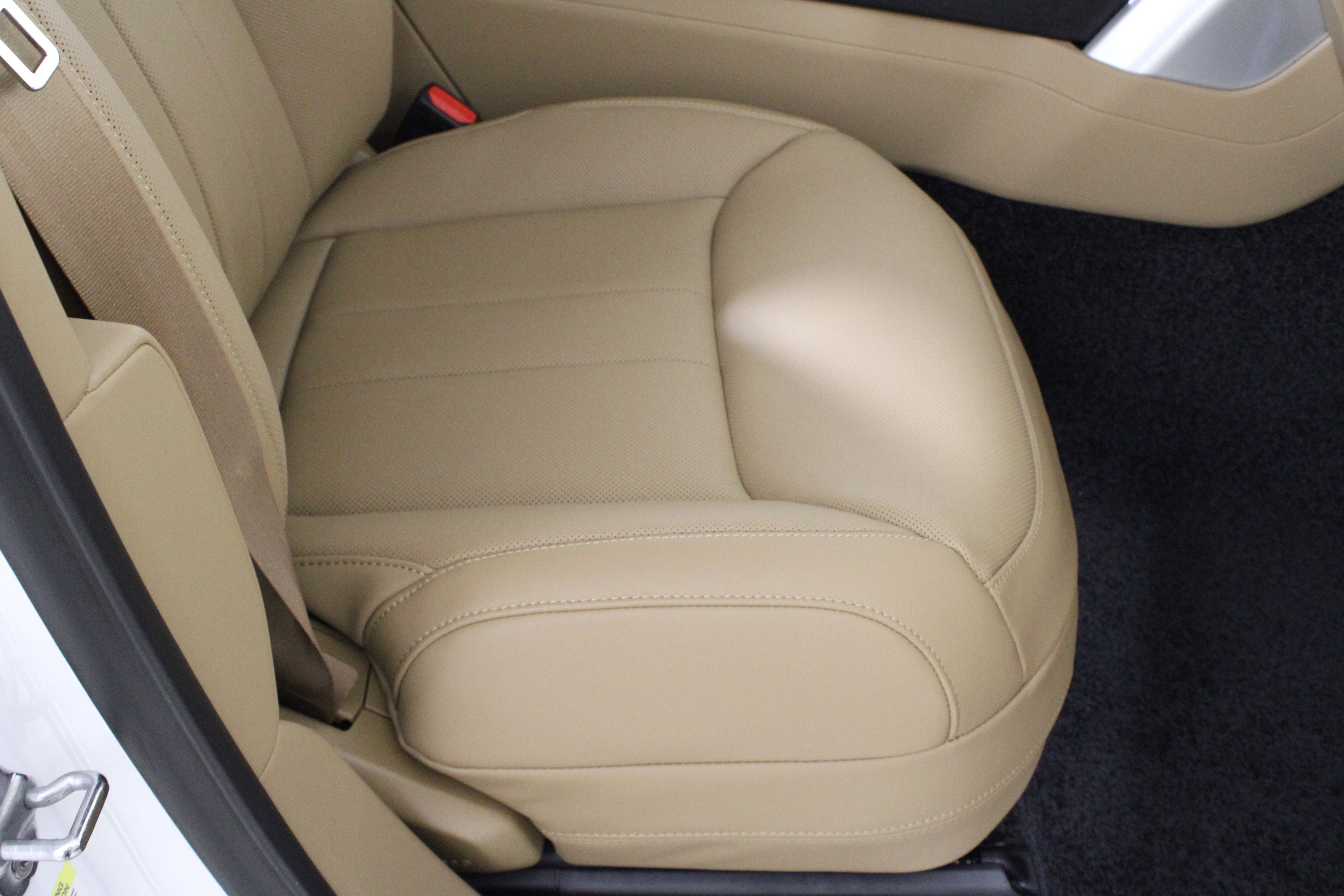 New 2026 Land Rover Range Rover SE image 13