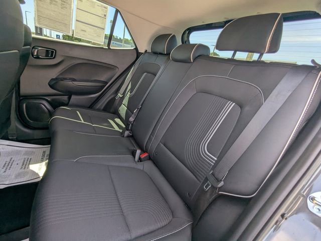 Used 2024 Hyundai Venue Limited image 12