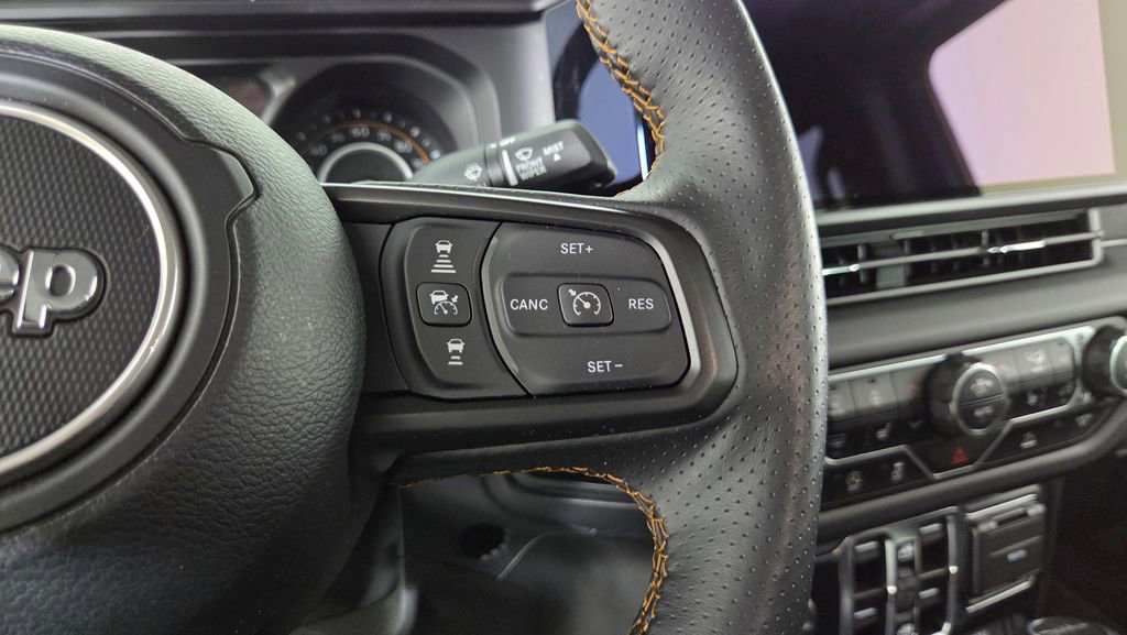 Used 2024 Jeep Gladiator Mojave w/ Technology Group image 17