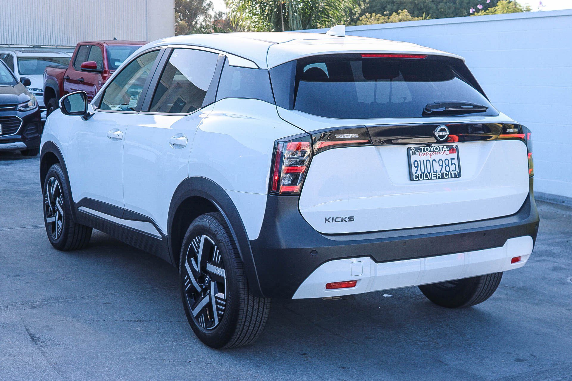 Used 2025 Nissan Kicks SV w/ Charging Package FWD image 7