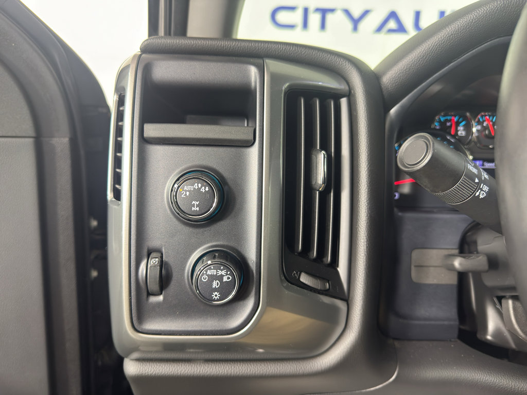 Used 2018 Chevrolet Silverado 1500 LT w/ All Star Edition AWD/4WD image 17