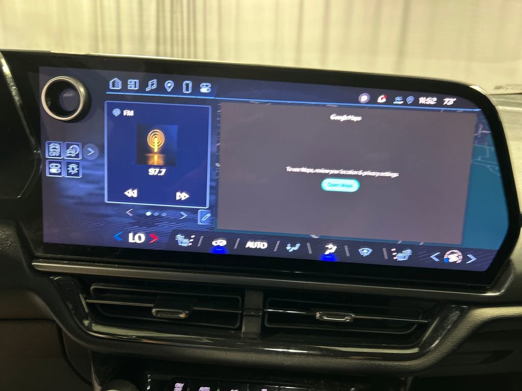 Used 2025 Chevrolet Equinox EV RS image 16