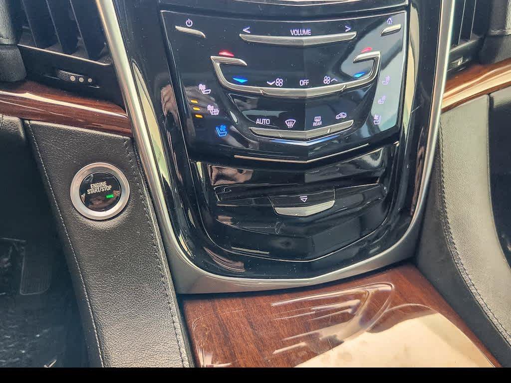 Used 2018 Cadillac Escalade Premium Luxury AWD/4WD image 19