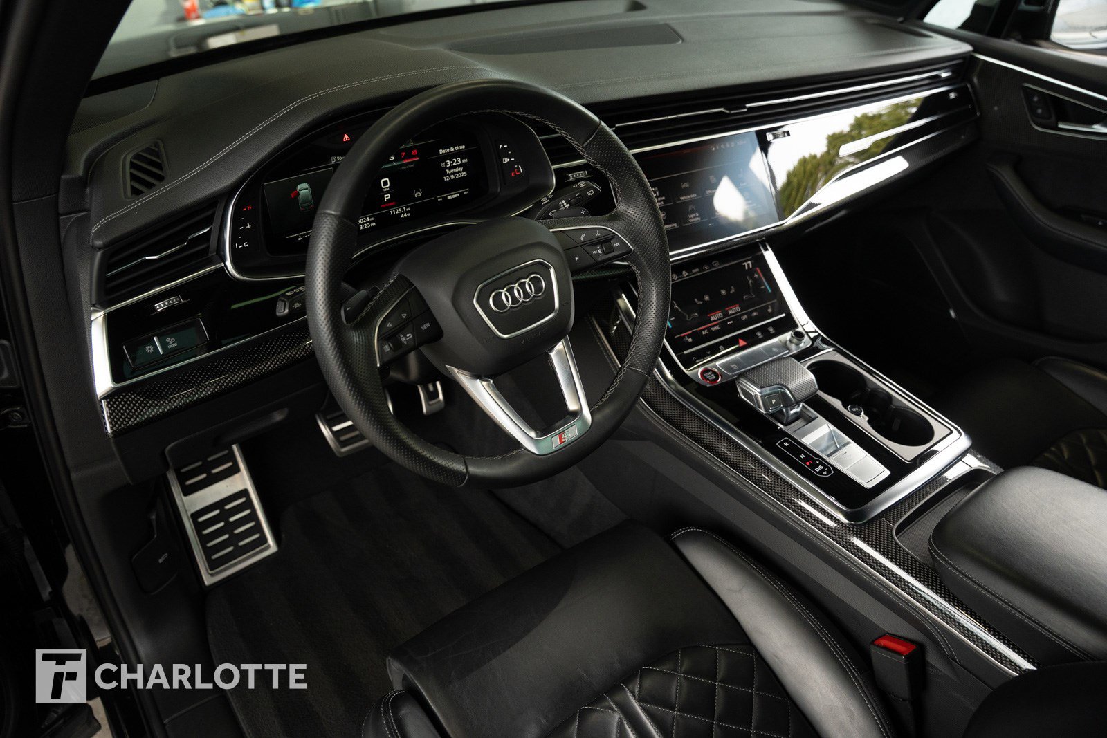 Used 2023 Audi SQ7 Premium Plus w/ Towing Package image 19