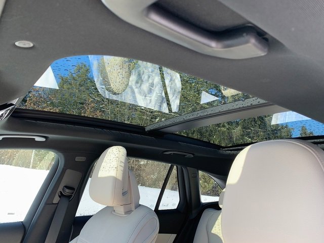 Used 2025 Mercedes-Benz GLC 300 4MATIC image 21