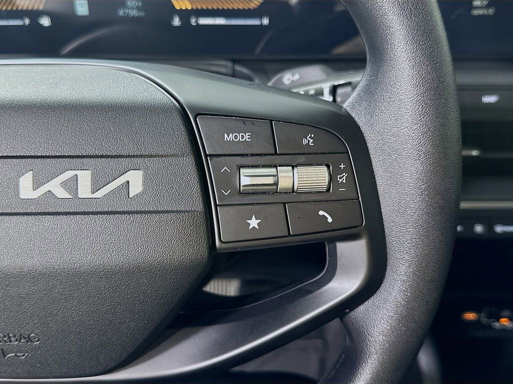 Used 2025 Kia K4 LXS image 23