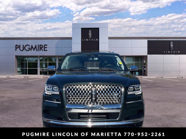 Used 2023 Lincoln Navigator Black Label AWD/4WD image 2