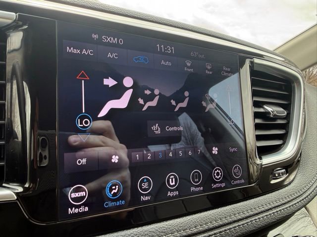 Used 2020 Chrysler Pacifica Limited image 23