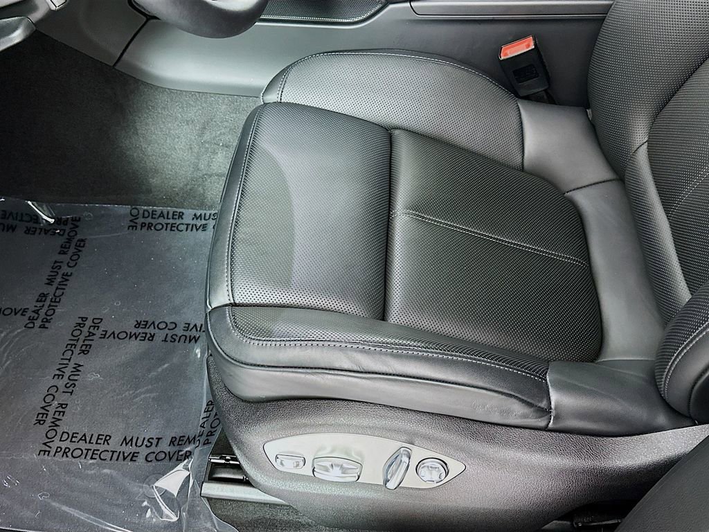Used 2025 Porsche Macan image 22
