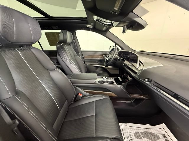 Certified 2026 Cadillac Vistiq Luxury AWD/4WD image 37