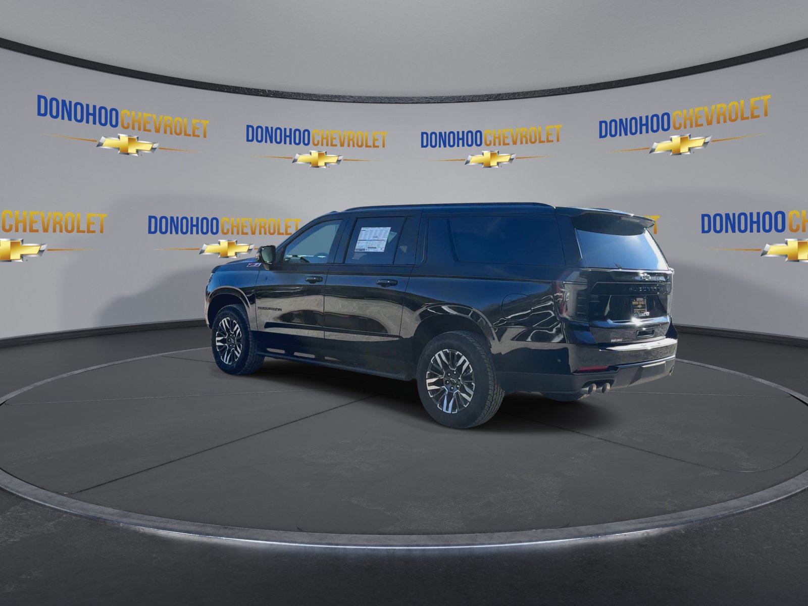 New 2026 Chevrolet Suburban Z71 w/ Comfort Package AWD/4WD image 9